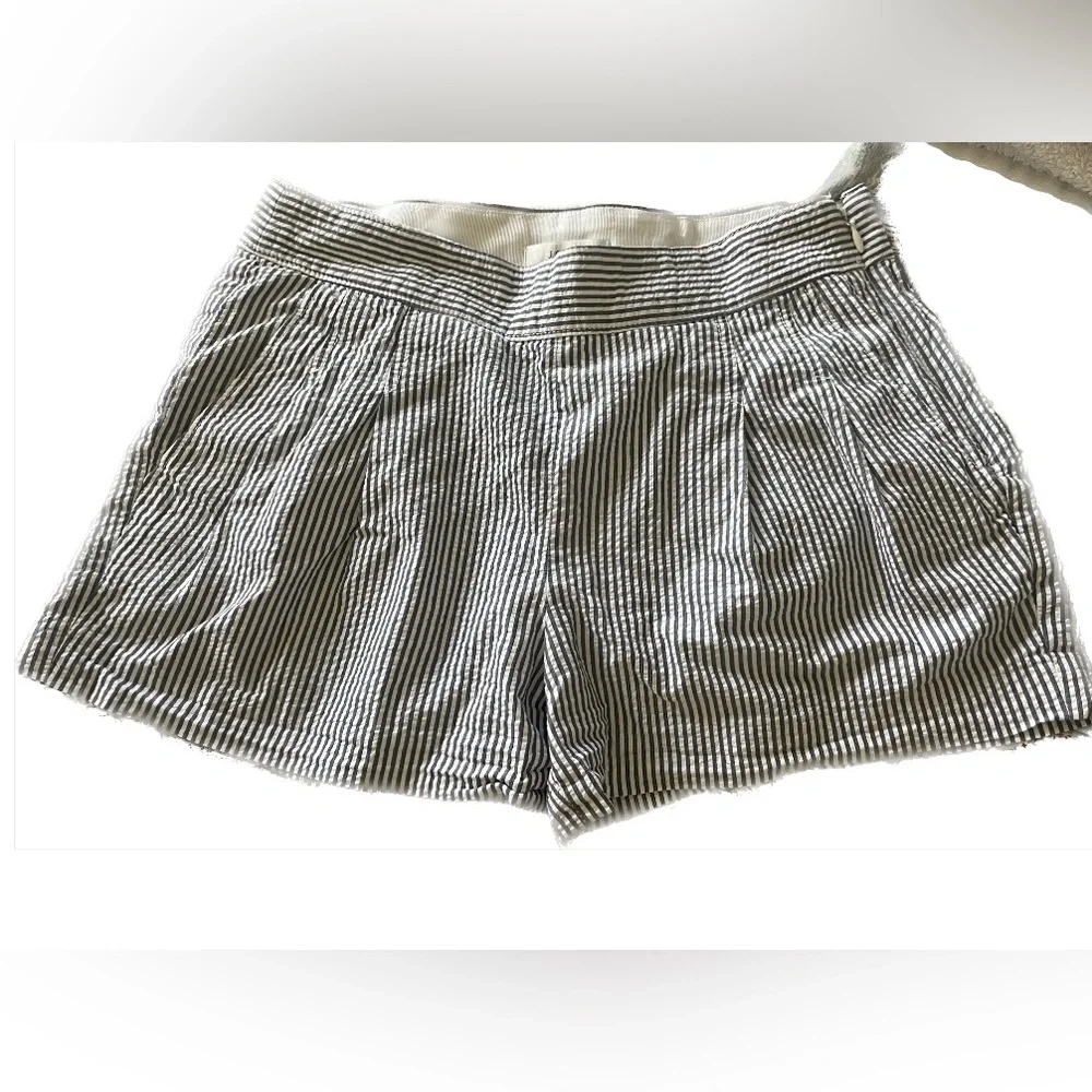 Black and white pleated stripe seersucker J. Crew shorts size 00